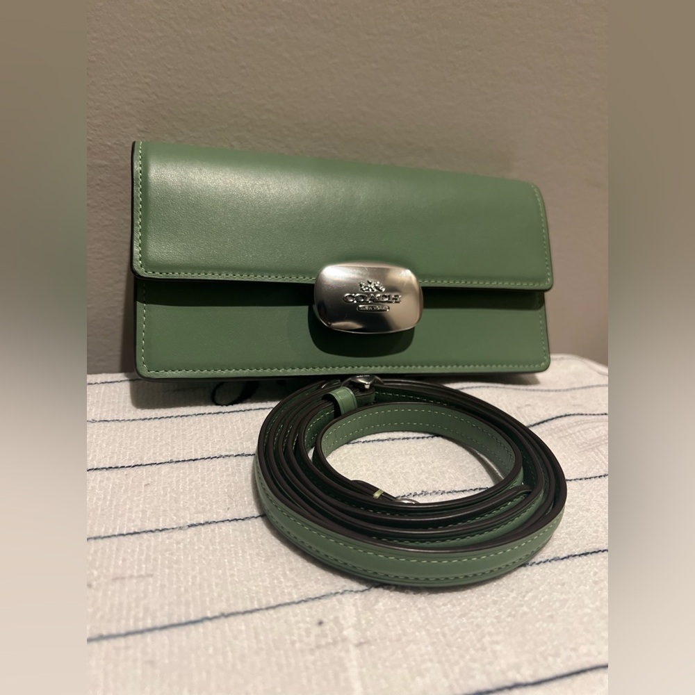 Coach Eliza Flap Crossbody/Clutch, like new R$298 - Picture 8 of 16